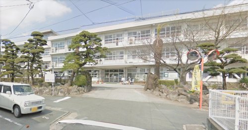 中学校　櫛原中学校（中学校）まで609m