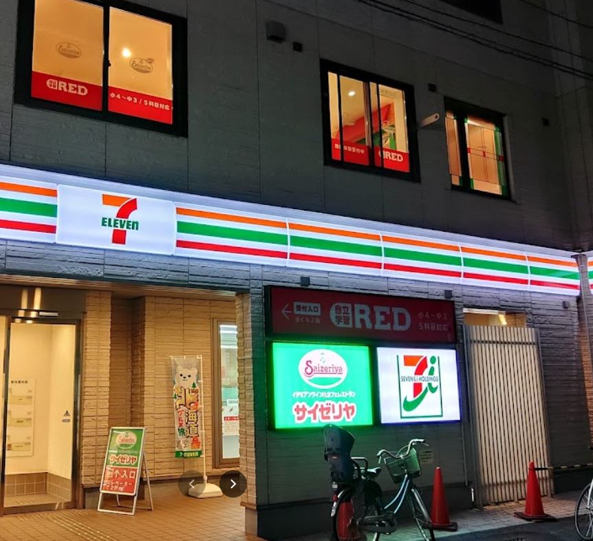 コンビニ　セブンイレブン 横浜京急生麦駅前店（コンビニ）まで686m