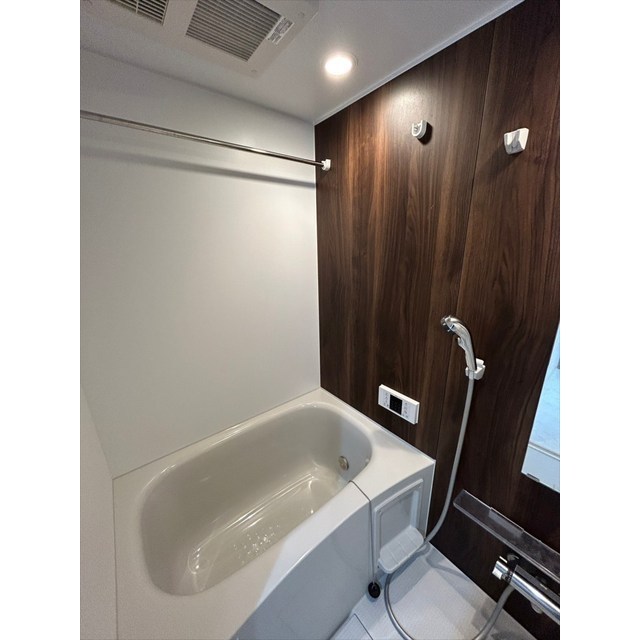 バス・シャワールーム　落ち着いた空間のお風呂です