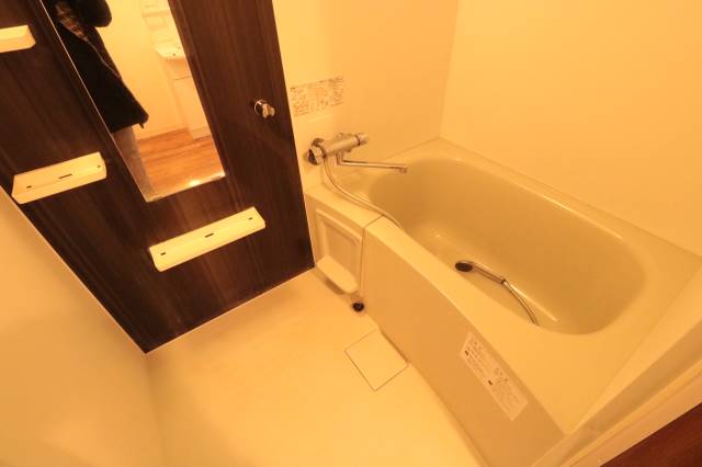 バス・シャワールーム　清潔感のある浴室♪