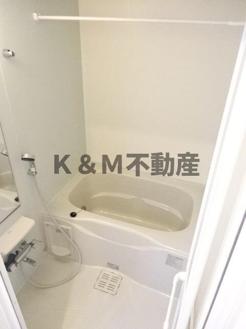 バス・シャワールーム　コンパクトで使いやすいお風呂です