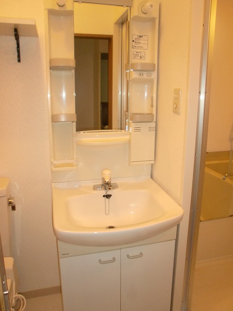 洗面設備　独立洗面化粧台です