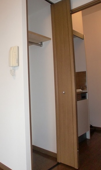 収納　パイプハンガー付きのクロゼットです