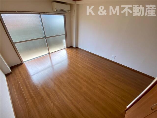 居室・リビング　こちらの居間で趣味の時間をお楽しみください