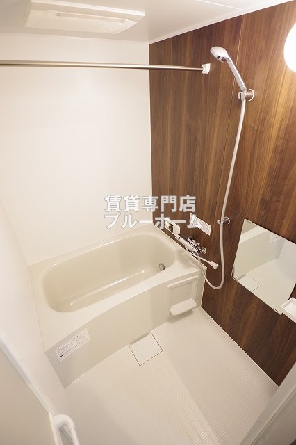 バス・シャワールーム　追い焚き・浴室乾燥付きバス！