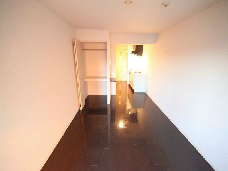 居室・リビング　洋室10.97帖　クローゼット　収納充実してます