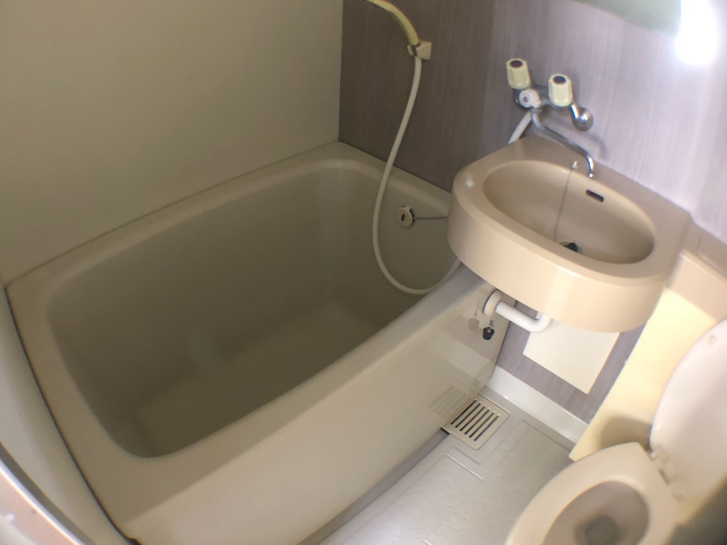 バス・シャワールーム　シンプルで機能的なユニットバスです♪