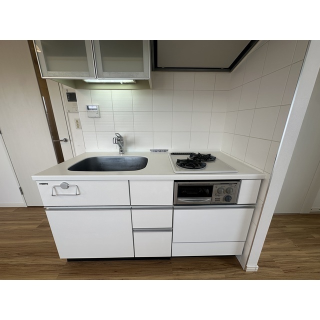 キッチン　２口コンロ・グリル付きのキッチン