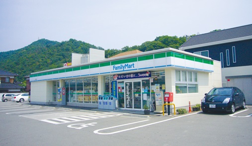 コンビニ　ファミリーマート 栗東中学校前店（コンビニ）まで434m