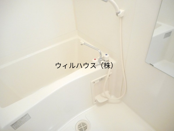 バス・シャワールーム　キレイにリフォームされています！