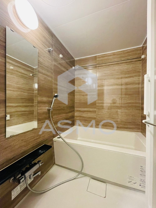 バス・シャワールーム　※同建物内、別タイプ参考写真