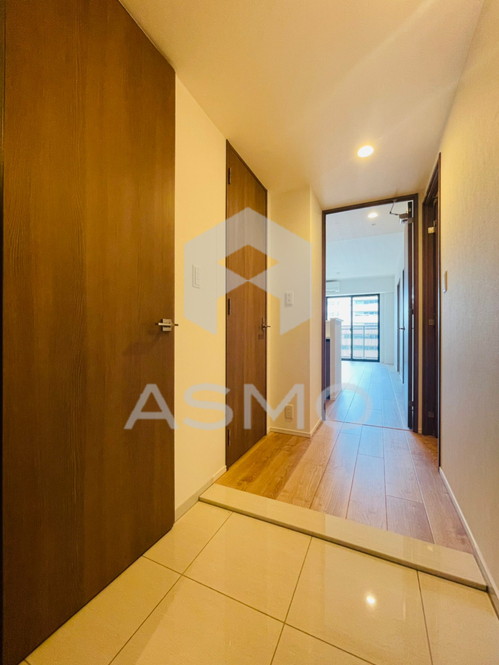 玄関　※同建物内、別タイプ参考写真