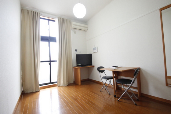 居室・リビング　※別号室の写真です