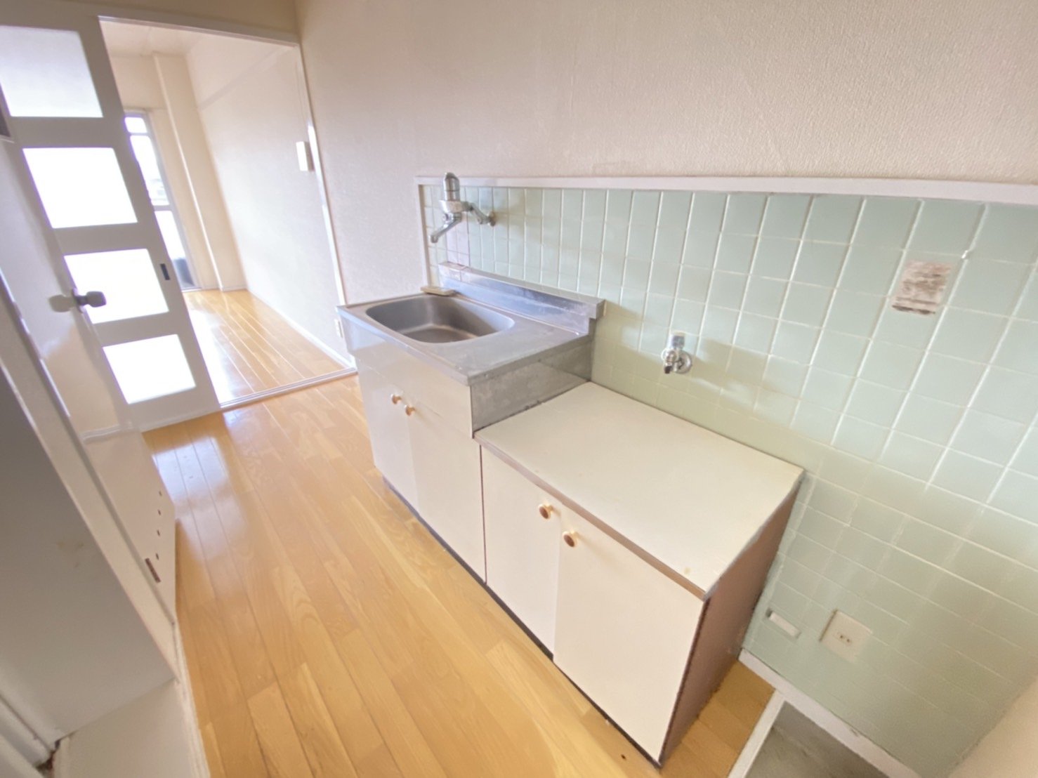 キッチン　同じ建物の別のお部屋です