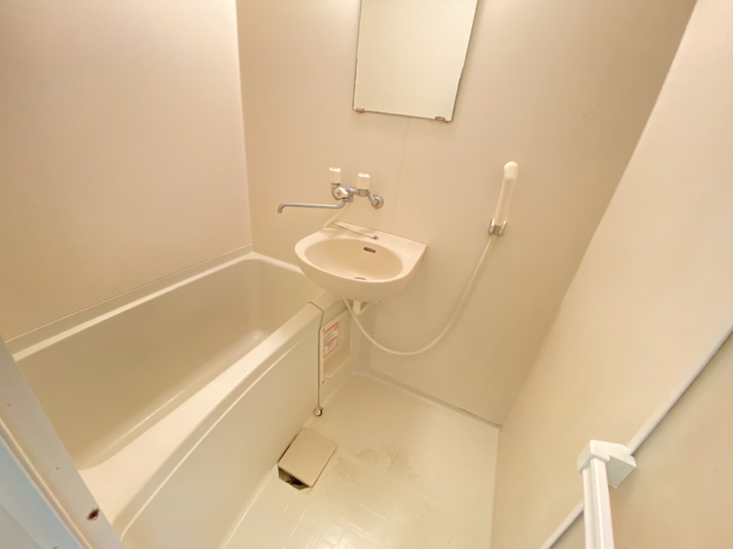 バス・シャワールーム　同じ建物の別のお部屋です