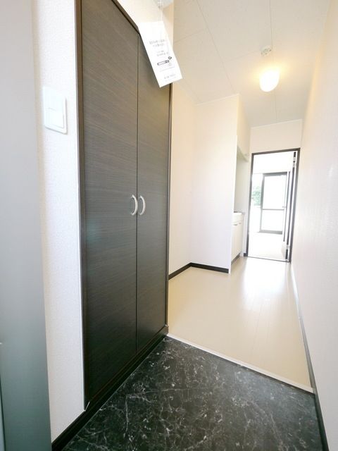 玄関　広い玄関スペース