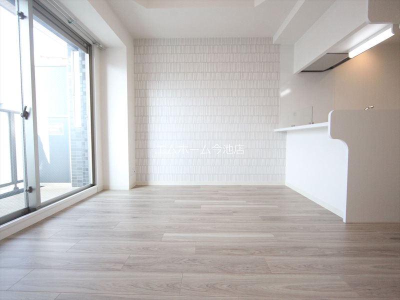 その他部屋・スペース　洋室9.6帖　エアコン付　収納充実　バルコニー