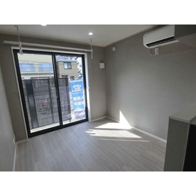 居室・リビング　９．１帖の広々したＬＤＫ（１階はテラス）