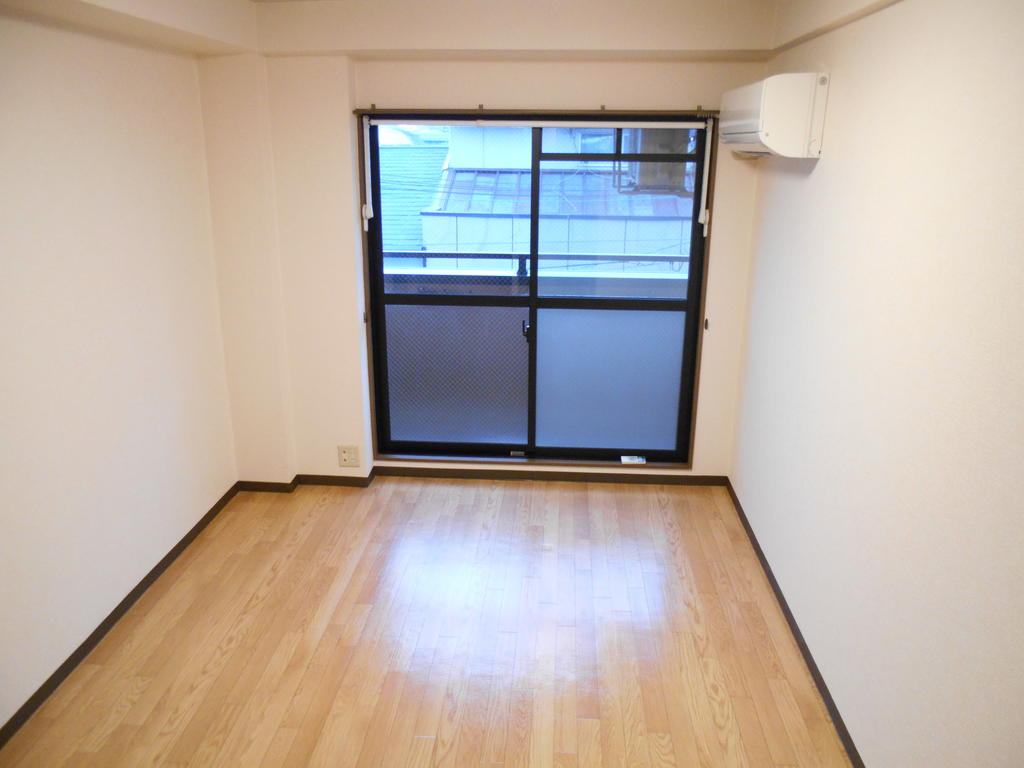 居室・リビング　6.5帖洋室、エアコン付き