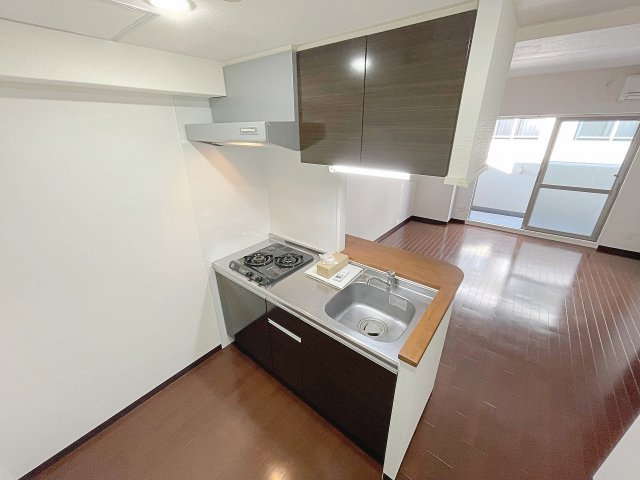 キッチン　2口ガスコンロ付きのカウンターキッチンです