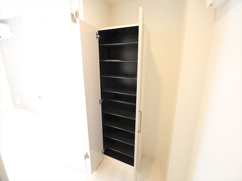 玄関　玄関　シューズボックス付（収納充実してます）　同仕様写真