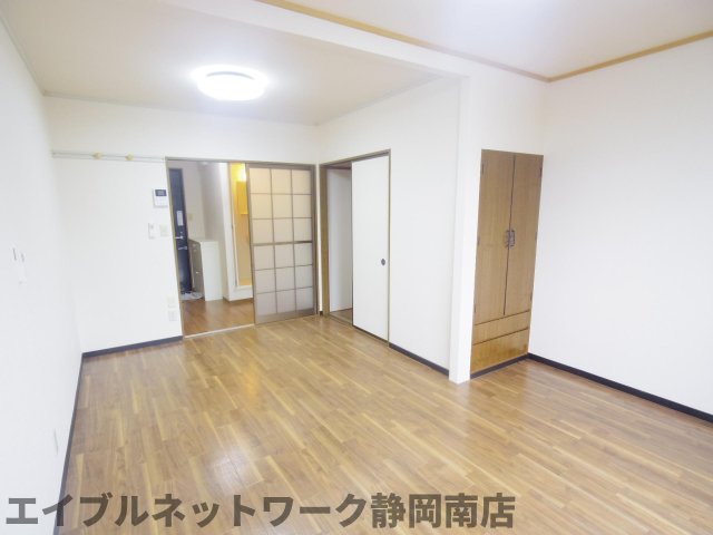 居室・リビング　居間です