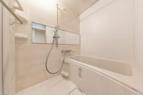 バス・シャワールーム　※写真は同じマンションの違う部屋のものになります。