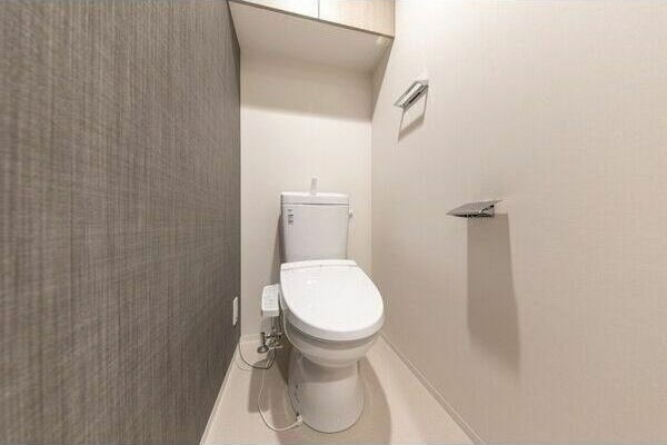 トイレ　※写真は同じマンションの違う部屋のものになります。