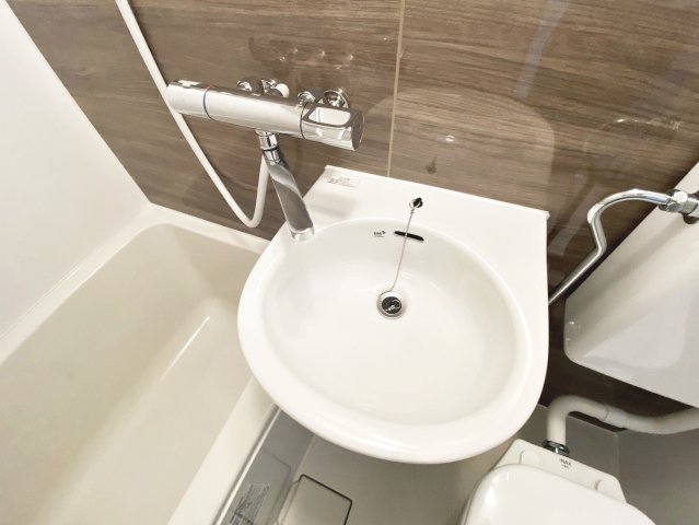 洗面設備　ゆったりとスペースのある洗面所