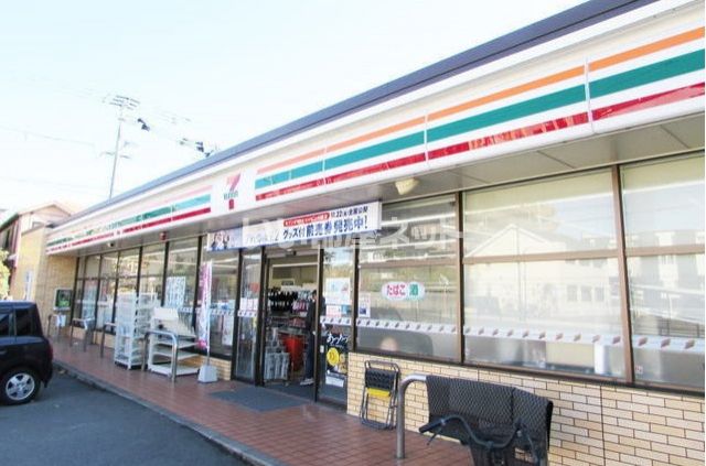 コンビニ　セブンイレブン福岡筥松３丁目店（コンビニ）まで590m