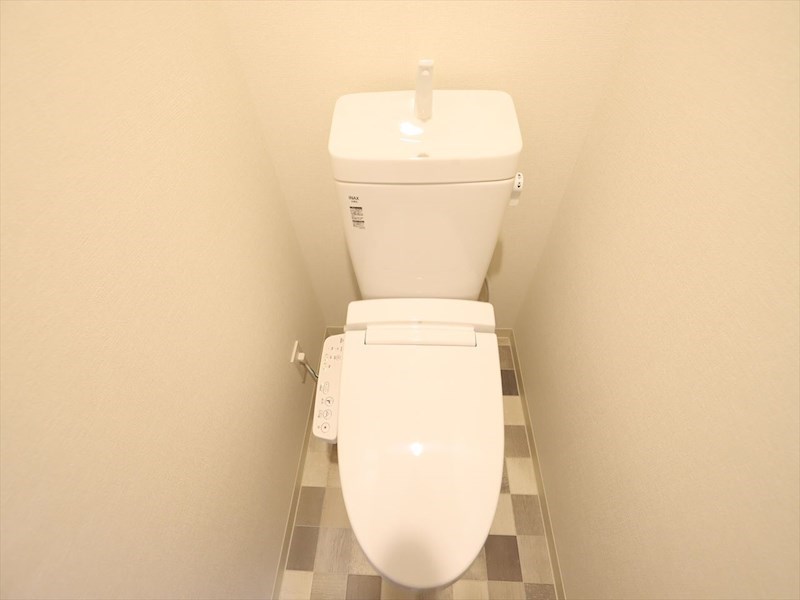 トイレ　温水洗浄暖房便座付トイレ