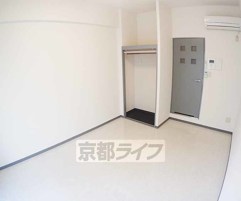 居室・リビング　天井も高く開放感があります