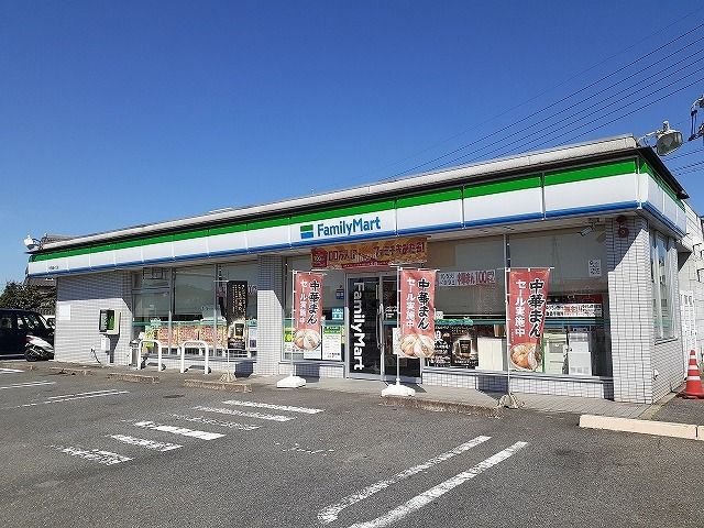 コンビニ　ファミリーマート半田緑ヶ丘店（コンビニ）まで550m