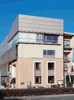 役所　新宿区役所 特別出張所榎町（役所）まで732m