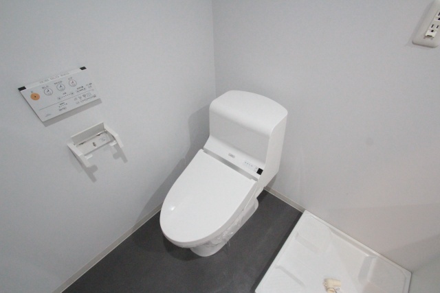 トイレ　※別室の参考写真の為、現況優先です。