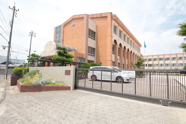 中学校　名古屋市立八幡中学校（中学校）まで900m