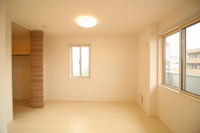 その他部屋・スペース　落ち着いて過ごせるお部屋なので、寝室にいかがでしょうか