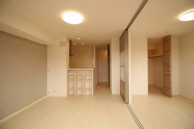 居室・リビング　こちらのリビングで趣味の時間をお楽しみください