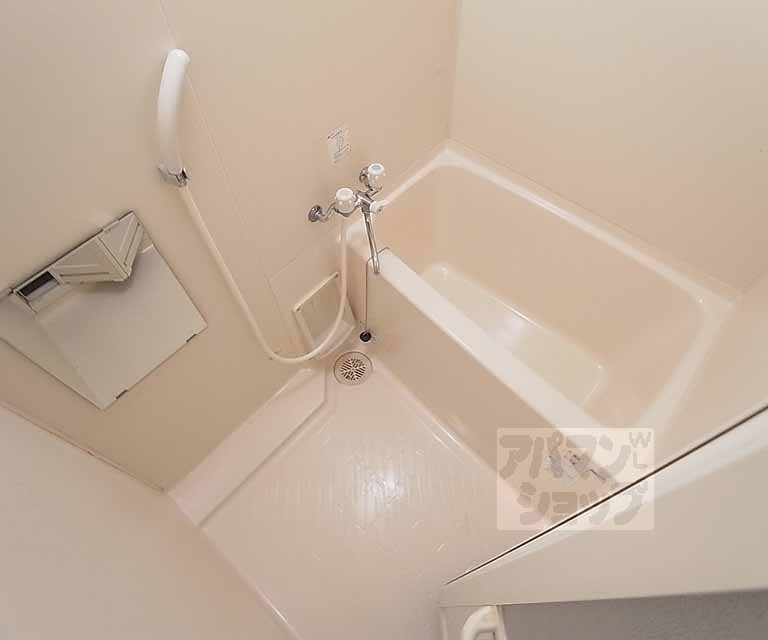 バス・シャワールーム　鏡付きお風呂