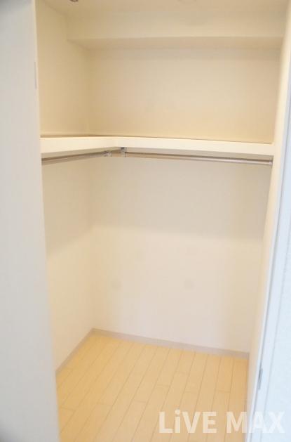 収納　ウォークインクローゼット1
