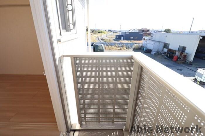 バルコニー　日当たりの良いバルコニー