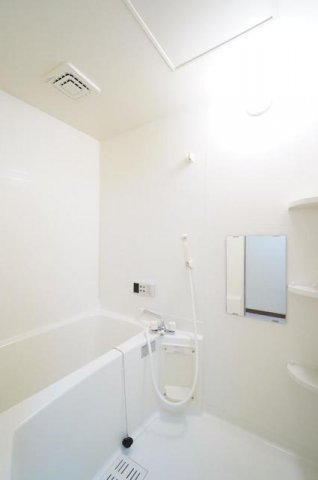 バス・シャワールーム　コンパクトで使いやすいお風呂です