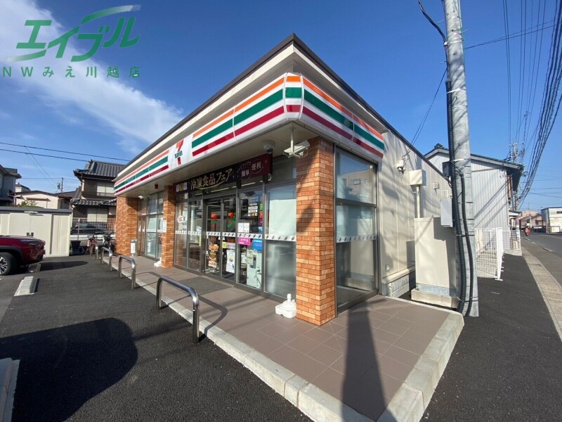 コンビニ　セブンイレブン桑名外堀店（コンビニ）まで215m