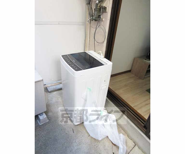 バルコニー　洗濯機は室外です・・