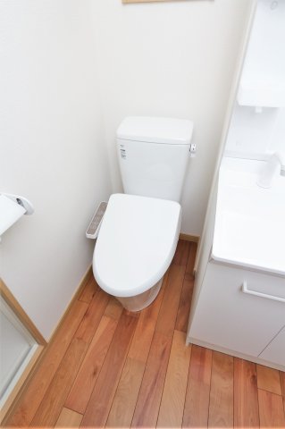 トイレ　参考写真（同物件別部屋）