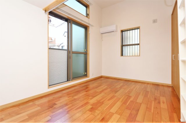 居室・リビング　参考写真（同物件別部屋）