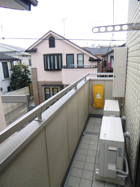 バルコニー　日当たりの良いバルコニー