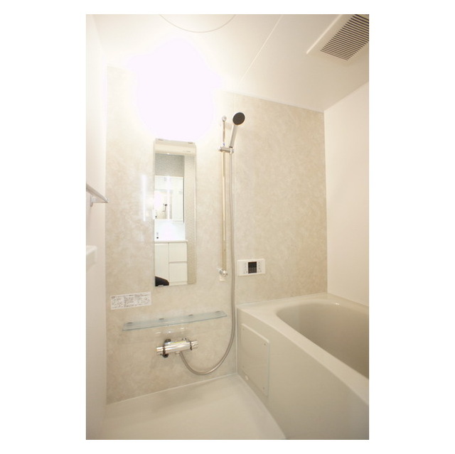 バス・シャワールーム　清潔感のある空間