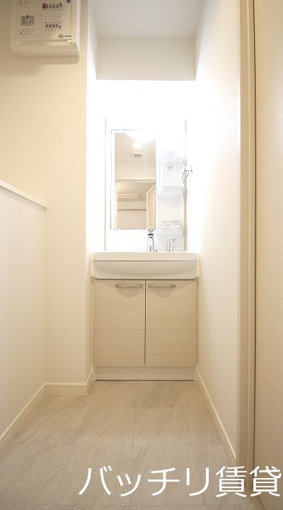 洗面設備　同物件別号室の為、現状優先