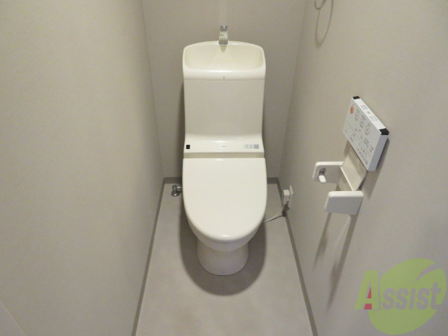 トイレ　ウォシュレット機能がついたトイレです。安心して使用できますね